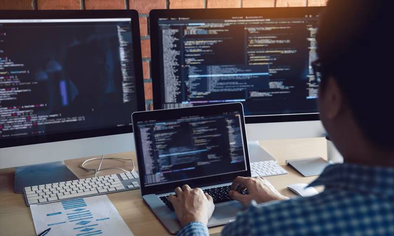 数据科学选型:R与Python如何赋能四会市网站建设?